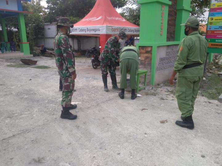 Cegah Penyebaran Covid-19, Satuan Tugas TMMD Kodim Bojonegoro Lakukan Pendisiplinan Prokes